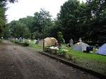 Na miejscu zastaliśmy kilkanaście rozbitych namiotów.