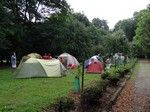 Na miejscu zastaliśmy kilkanaście rozbitych namiotów.