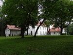 Nowa Wieś Zamek, pałac wg przewodnika "bez wartości zabytkowej", jednak aktualnie ładnie wyremontowany.