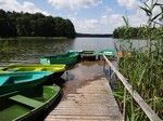 Dalej szlak wiódł lasami wzdłuż licznych jezior... Jezioro Wędromierz.