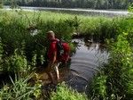Jezioro Białe, strumyk pokonaliśmy nie zdejmując z nóg naszego "obuwia".