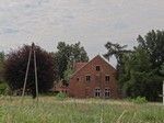 Lubikowo. Na końcu wsi minęliśmy jakiś zrujnowany folwark.