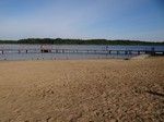 Plaża nad jeziorem Głębokim.