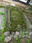 ... oraz barokowa kamienna płyta Georga Wilhelma Zeidlitza z 1782 roku, dawnego właściciela Gorzycy.