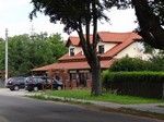 Po drugiej ulicy stronie kusiła nas karczma Lubiatka.
