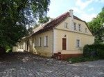 Zespół dworsko-folwarczny w Chalinie, w którym mieści się Siedziba Ośrodka Edukacji Przyrodniczej Sierakowskiego Parku Krajobrazowego.