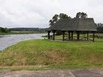 Sieraków. Śniadanie zjedliśmy tuż za mostem przez Wartę w miejscu wodowania kajaków, ze względu na panujący chłód był to bardzo szybki posiłek.