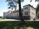 W Wicku obejrzelimy mocno przebudowany paac (obecnie szkoa)...