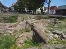 W centrum miasta widoczne byy fundamenty domw odkryte przez wykopaliska archeologiczne.