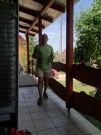 Upał coraz większy, uff dotarliśmy do Mierzwic Starych, a tam ku naszej uciesze otwarty sklep - zimne napoje, lody i ławeczka dla strudzonych wędrowców, siedzieliśmy dosyć długo.