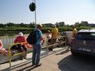 Zabuże. Do promu doszliśmy szybko i jako jedni z pierwszych, gdy tylko zebrała się nas większa gromadka, znaleźliśmy się po drugiej stronie.