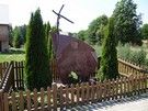 Dotarliśmy do Sutna, we wsi pomnik pamięci zamordowanych w 1941r.