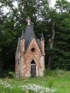 Korczew. Studnia z nepomukiem w parku pałacowym nad bijącym źródłem (tzw. Zdrój).