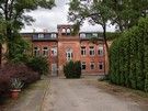 Mołożew, budynek szkoły z 1904 roku prowadzonej przez mniszki z monasteru Chrystusa Zbawiciela w Wirowie.