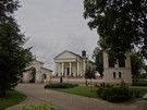 Jabłonna Lacka. W centrum wsi ciekawy kościół parafialny pw. Wniebowzięcia NMP zbudowany w I poł. XIX w. w formie świątyni greckiej z czterokolumnowym jońskim portykiem od frontu.