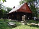... i na końcu trasy cmentarz ewangelicki z najstarszym w dawnym woj. siedleckim modrzewiowym kościołem z 1679 roku.