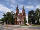 Neogotycki kościół parafialny p.w. św. Leonarda w Liwie.