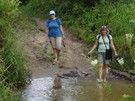 Doszliśmy do rzeczki Struga, do jej przejścia należało zdjąć obuwie.