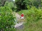 Doszliśmy do rzeczki Struga, do jej przejścia należało zdjąć obuwie.