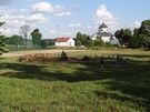 Mokobody. Spaliśmy wokół boiska przy szkole znajdującej się tuż za kościołem.