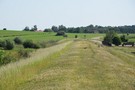 Glinno. Way przeciwpowodziowe, w tle schron nr 43. 04.06.2016