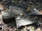 Karsznice. Po dojciu do lasu po prawej stronie (4 km) mona zerkn na I-wojenny cmentarzyk. 04.10.2015  