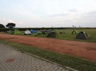 Dobro ... trzeba byo dokadnie oglda traw przy rozbijaniu namiotu, w piknie przystrzyonym boisku znajdowao si mnstwo mrowisk.