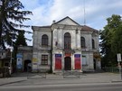 Busko-Zdrój... oraz niedalekiej synagogi, w której obecnie znajduje się dom handlowy.