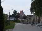 Stopnica. Wzdłuż muru klasztornego...