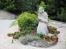 Stopnica... doszliśmy do górującego nad miastem gotyckiego kościoła farnego pw. Świętych Apostołów Piotra i Pawła.