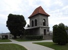 Stopnica... doszliśmy do górującego nad miastem gotyckiego kościoła farnego pw. Świętych Apostołów Piotra i Pawła.
