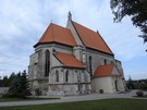 Stopnica... doszliśmy do górującego nad miastem gotyckiego kościoła farnego pw. Świętych Apostołów Piotra i Pawła.