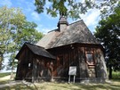Chotelek. Drewniany XVI-wieczny kościół pw. św. Stanisława Biskupa był niestety zamknięty.