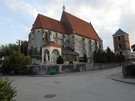 Wiślica. Bazylika kolegiacka Narodzenia Najświętszej Marii Panny z 1350 r. i dzwonnica z 1470 r.