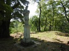 Czarnocin. Z kopca widoku nie było, za to znajduje się tu figura św. Jana Nepomucena z 1761 r.
