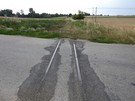 Chroberz. Dochodząc do miejscowości przeszliśmy przez zatopione w asfalcie tory po kolei wąskotorowej.