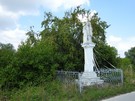 Znaleźliśmy wydeptaną ścieżkę, która nas doprowadziła do znajdujących się przy drodze asfaltowej figur.