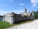 Morawica... z ruinami podworskiej kaplicy neogotyckiej wybudowanej ok. 1840 r...