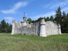 Morawica... z ruinami podworskiej kaplicy neogotyckiej wybudowanej ok. 1840 r...
