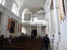Święty Krzyż. Oprowadzani przez przewodniczkę zwiedziliśmy klasztor.