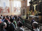 Święty Krzyż. Oprowadzani przez przewodniczkę zwiedziliśmy klasztor.