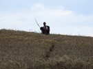 Wydeptaną wśród zbóż i łąk ścieżynką podążaliśmy przed siebie.