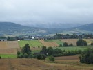 Idąc dalej przez wieś podziwialiśmy kapitalne, choć nieco zamglone, widoki na Dolinę Bodzentyńską.