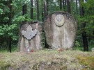 Dalej idąc wzdłuż DW751 zerknęliśmy na pomnik leśników zamordowanych podczas II w.ś.