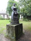 Minęliśmy modrzewiowy dworek „Kałamarzyk” z I połowy XIX.