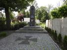 Dobra... a 100 m dalej kolejny monument poświęcony ofiarom wojen.