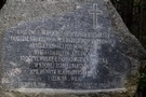 Kozi Rynek. Zrobiliśmy zdjęcie pomnikowi upamiętniającemu potyczkę żołnierzy Armii Krajowej z żandarmerią niemiecką z 1943 r.