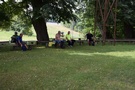 Kamienna Stara. W momencie kiedy ruszaliśmy dotarła do nas większa grupa OWRP-owiczów, którzy jak my postanowili odpocząć w cieniu.