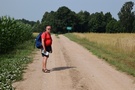 Szliśmy szutrówką, zaczęło robić się gorąco.