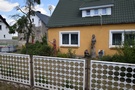 Gradzko. Przy jednym z domów zobaczyliśmy kilka drewnianych rzeźb, możliwe, że mieszka tu jakiś artysta.